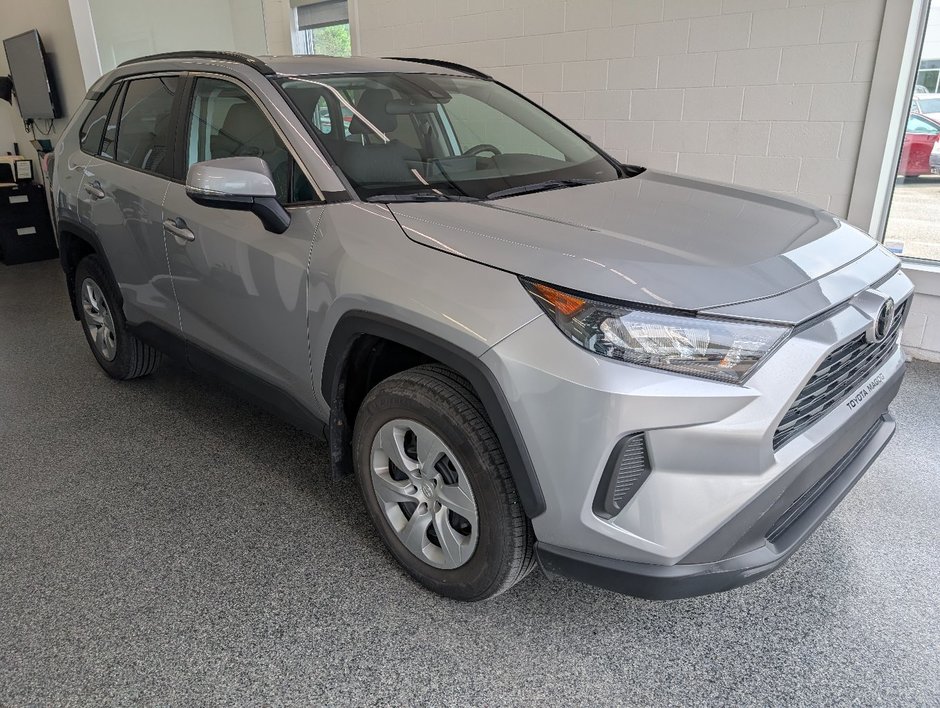 Toyota RAV4 LE AWD 2021 à Magog, Québec