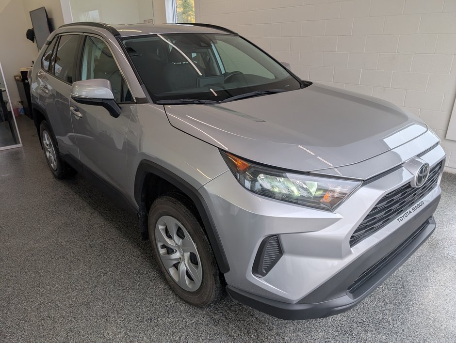 Toyota RAV4 LE, A/C, 2021 à Magog, Québec
