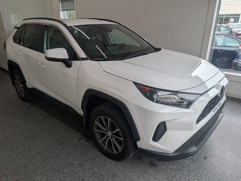 2021 Toyota RAV4 LE, A/C, in Magog, Quebec