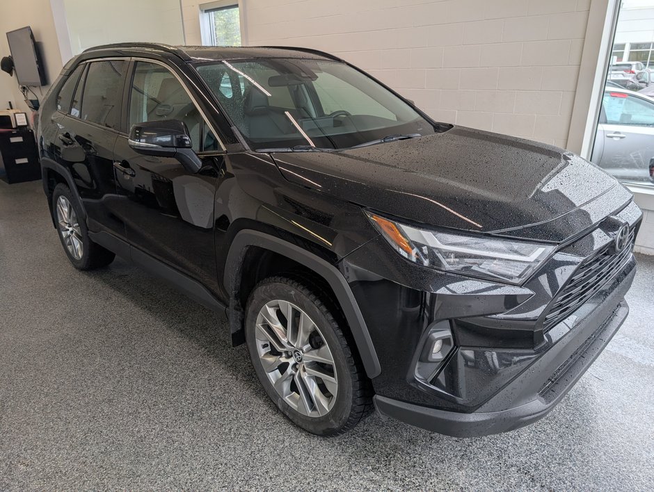 2022 Toyota RAV4 XLE PREMIUM AWD, in Magog, Quebec
