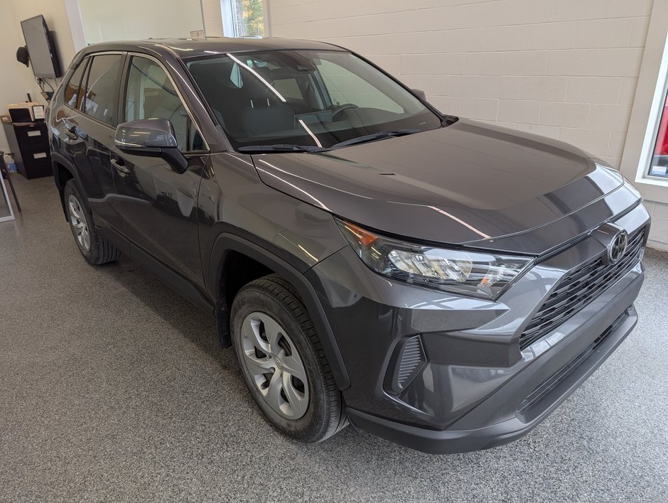 Toyota RAV4 LE AWD 2022 à Magog, Québec
