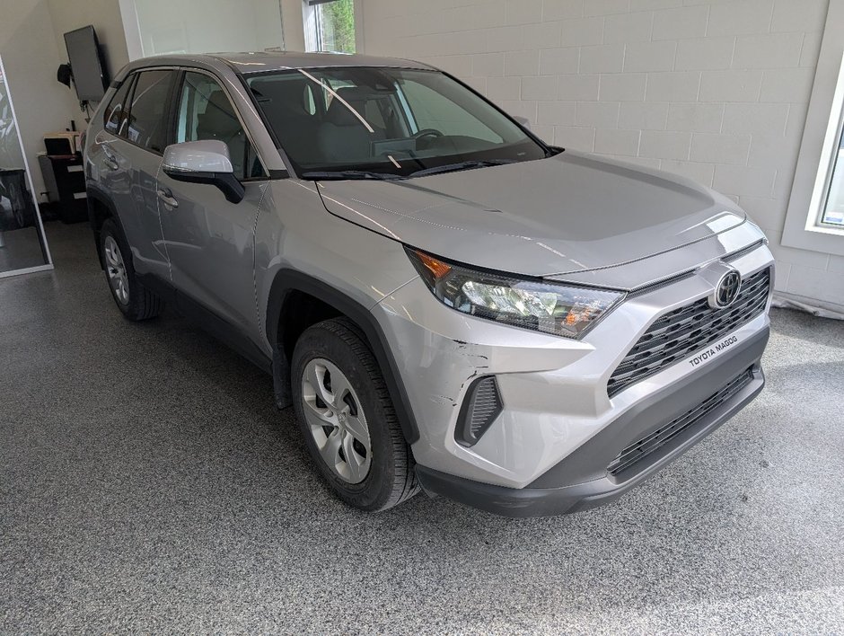 Toyota RAV4 LE AWD 2023 à Magog, Québec