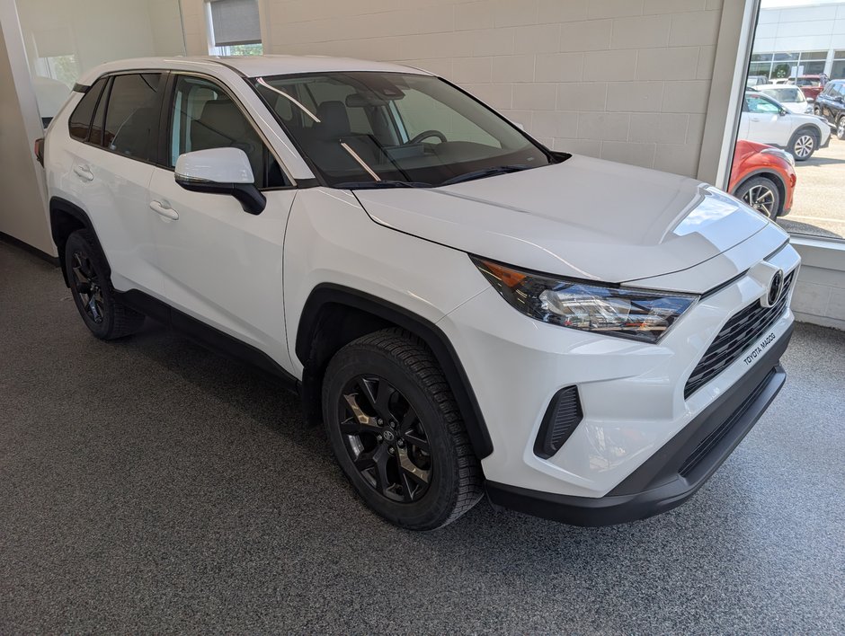 Toyota RAV4 LE AWD 2023 à Magog, Québec