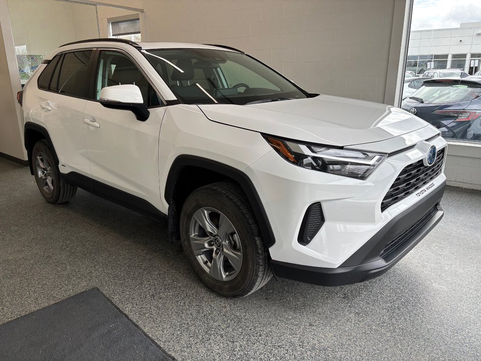 Toyota RAV4 Hybrid XLE AWD, 2024 à Magog, Québec