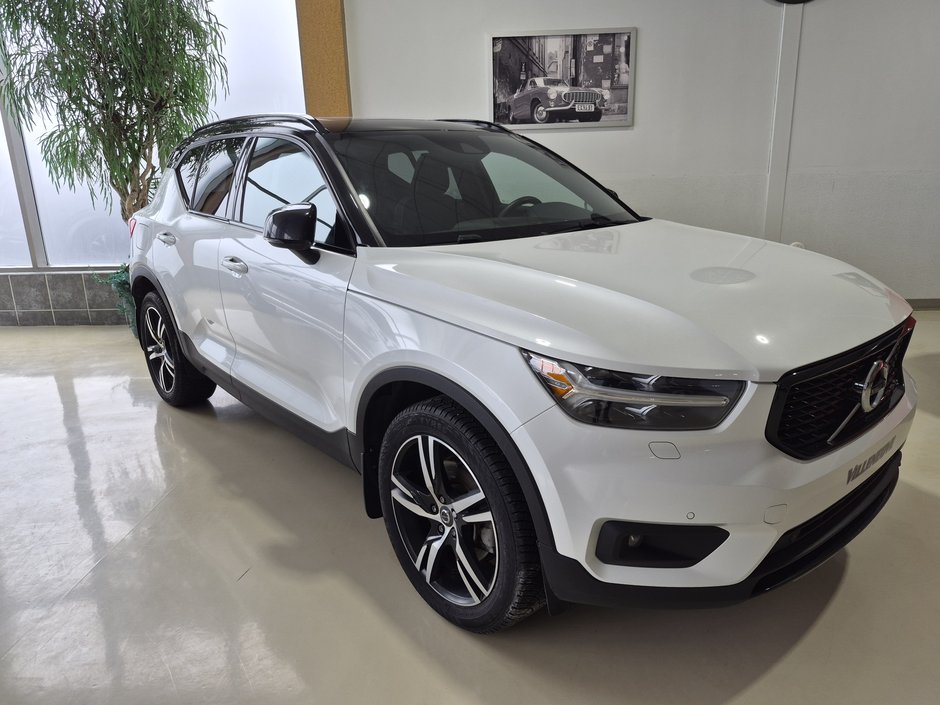 2022 Volvo XC40 R-DESIGN-2