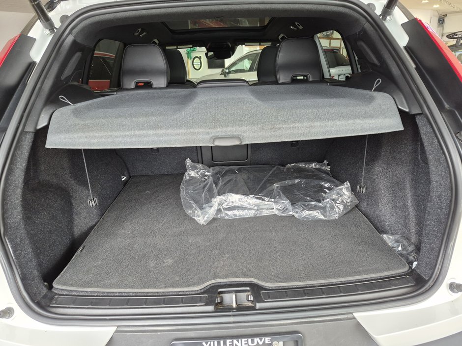 2022 Volvo XC40 R-DESIGN-4