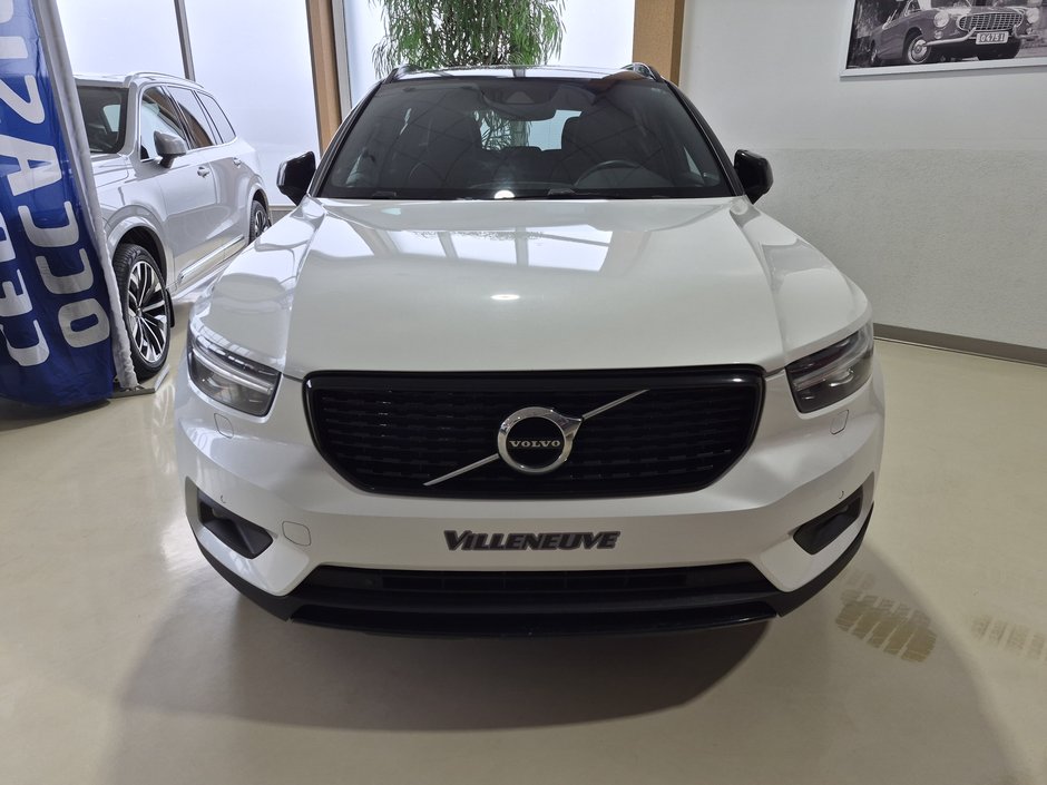 2022 Volvo XC40 R-DESIGN-1