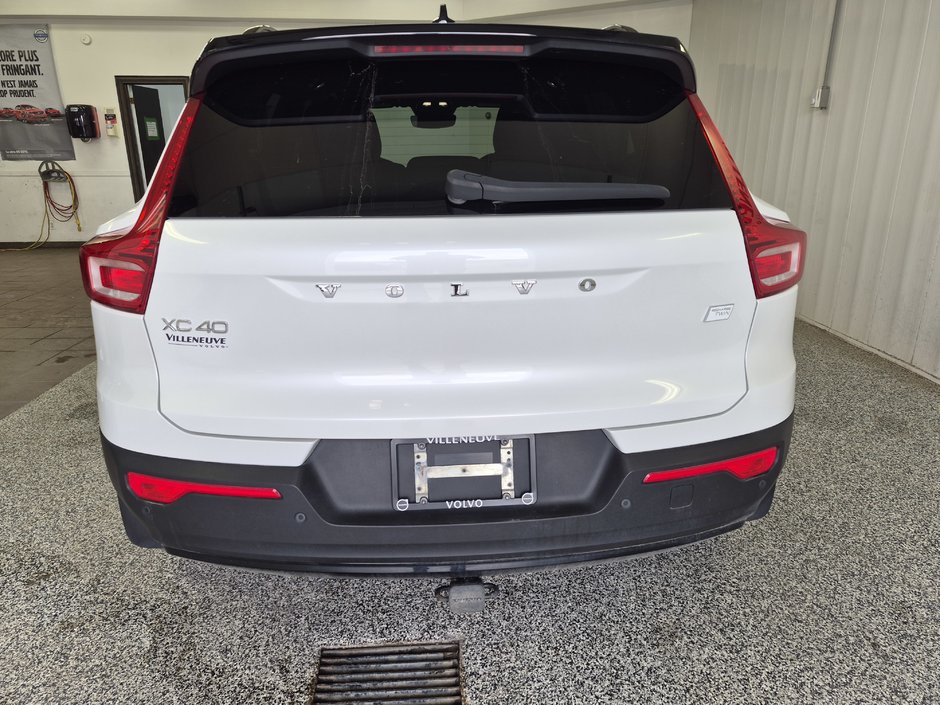 2022 Volvo XC40 ULTIMATE-3