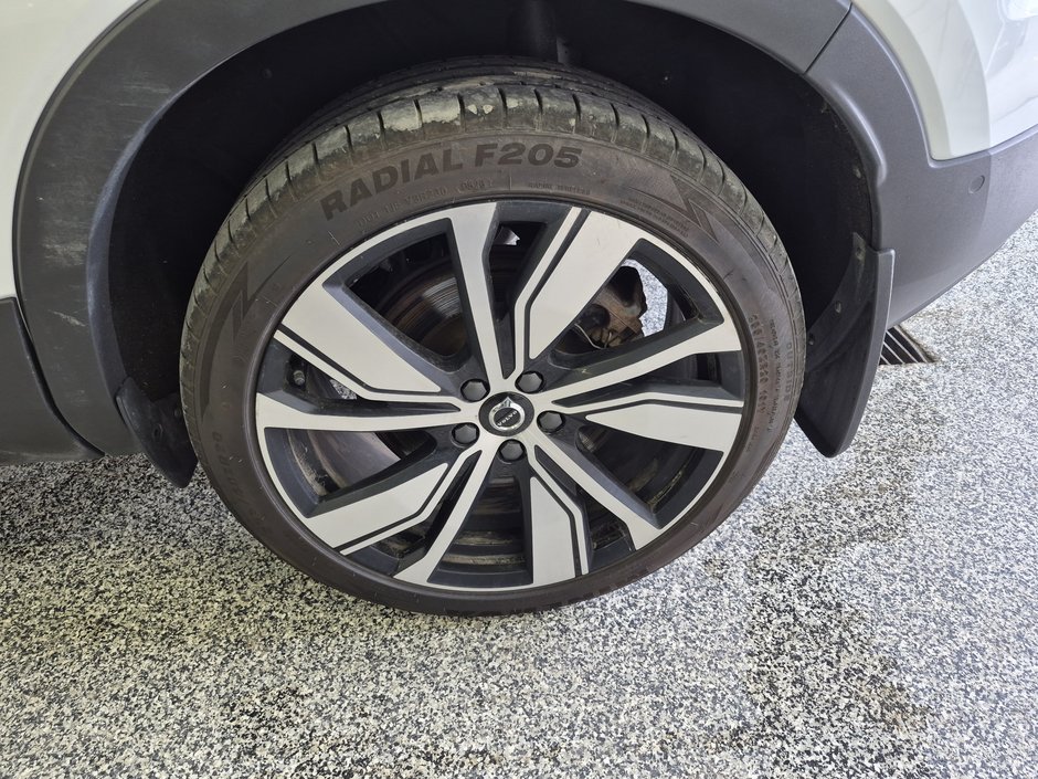 2022 Volvo XC40 ULTIMATE-14