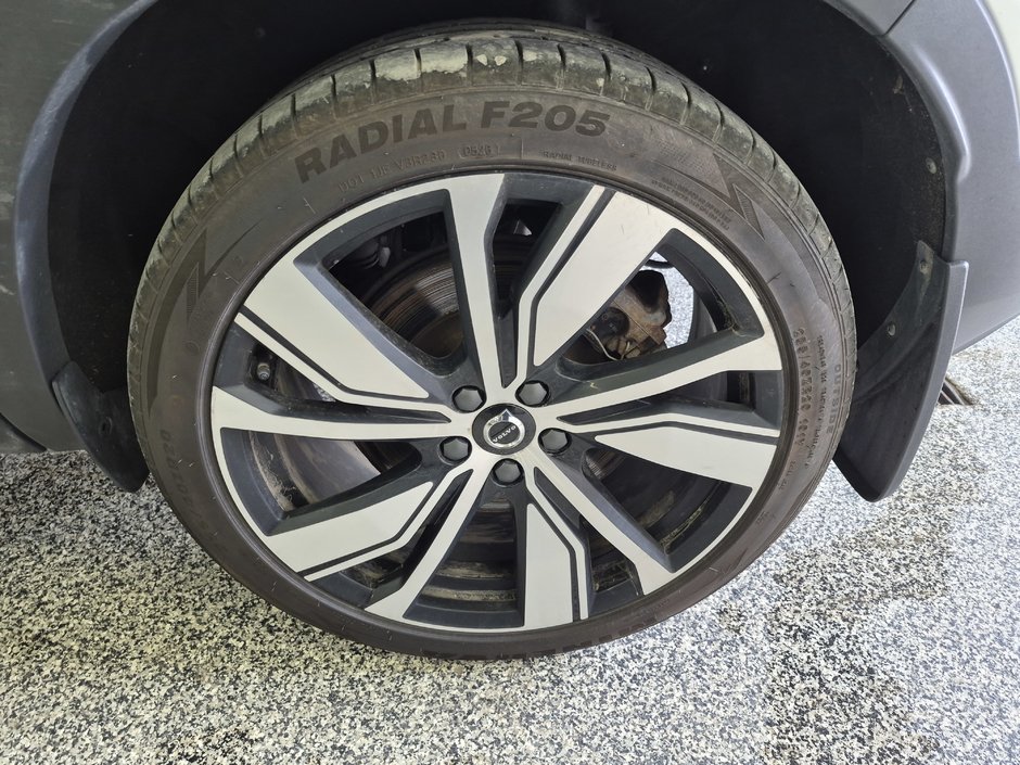 2022 Volvo XC40 ULTIMATE-12