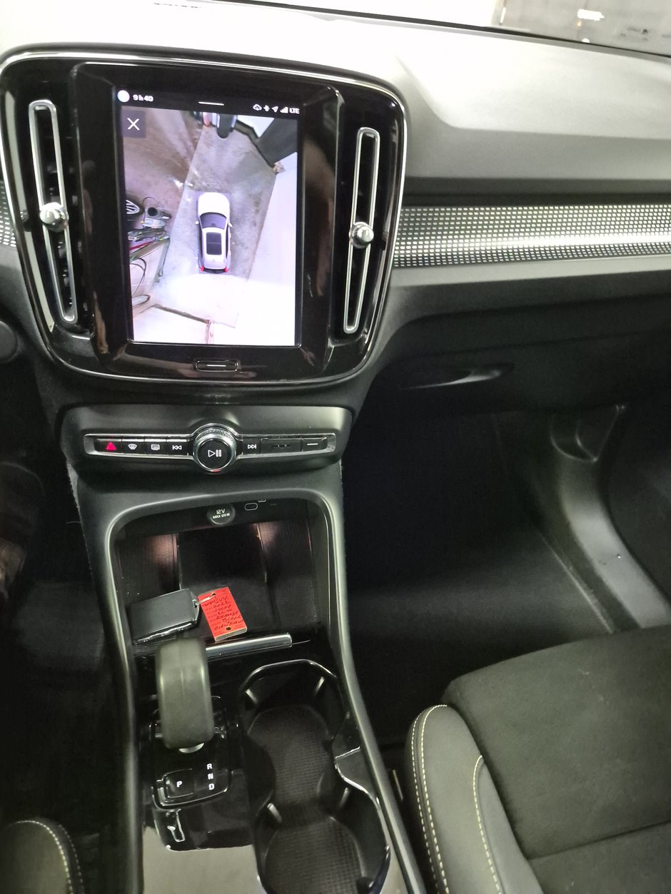 2022 Volvo XC40 ULTIMATE-8