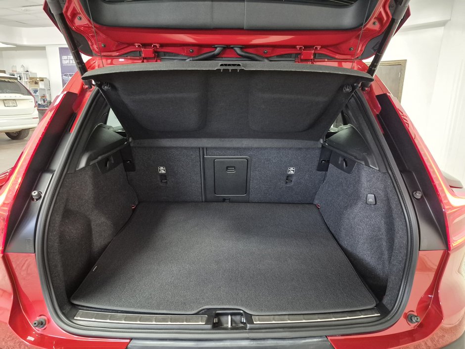 2024 Volvo XC40 ULTIMATE BRIGHT THEME-5