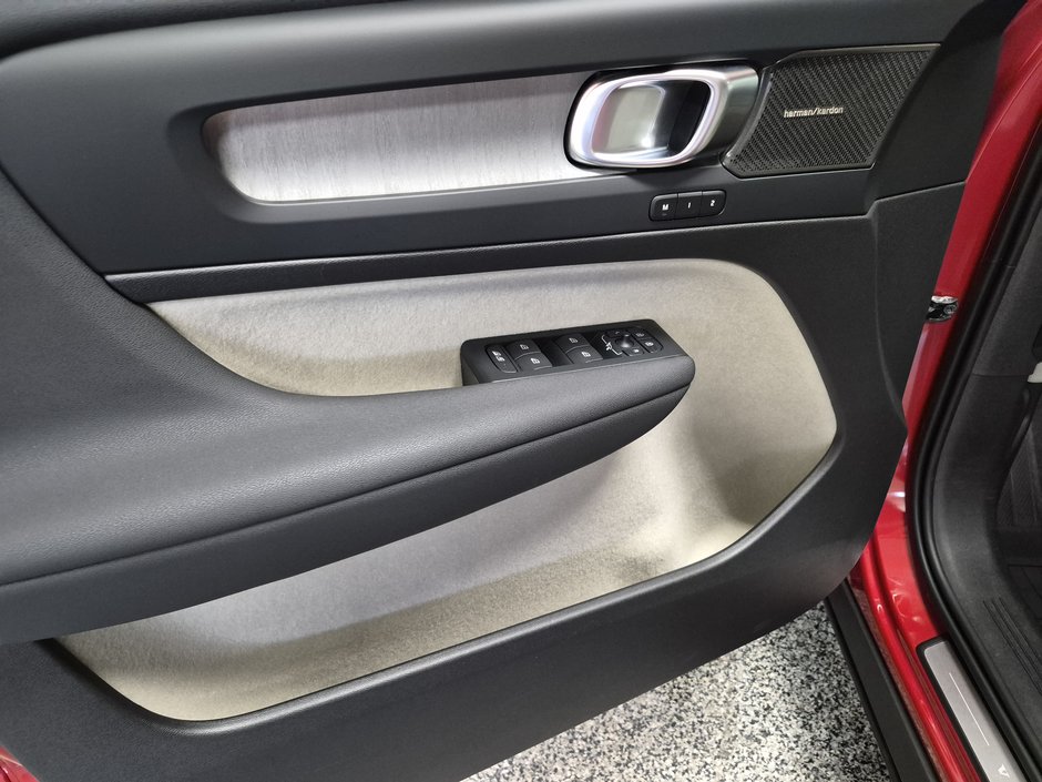 2024 Volvo XC40 ULTIMATE BRIGHT THEME-8