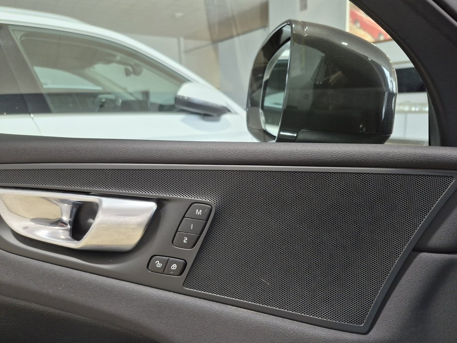 2022 Volvo XC60 INSCRIPTION EXPRESSION-17