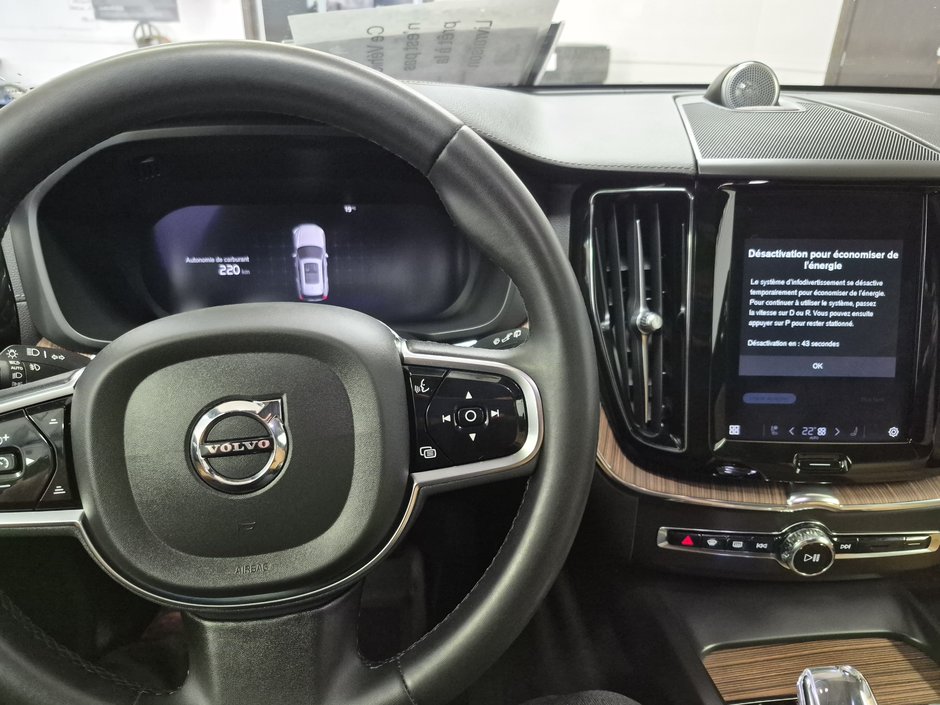 Volvo XC60 ULTIMATE BRIGHT THEME 2023-8