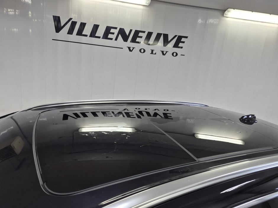 Volvo XC60 ULTIMATE BRIGHT THEME 2023-11