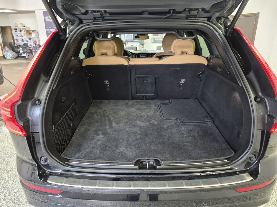 Volvo XC60 ULTIMATE BRIGHT THEME 2023-4