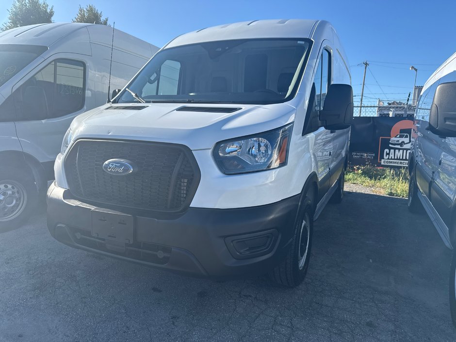2022 Ford Transit Cargo Van T-250 Medium Roof 130' in Saint-Sulpice, Quebec