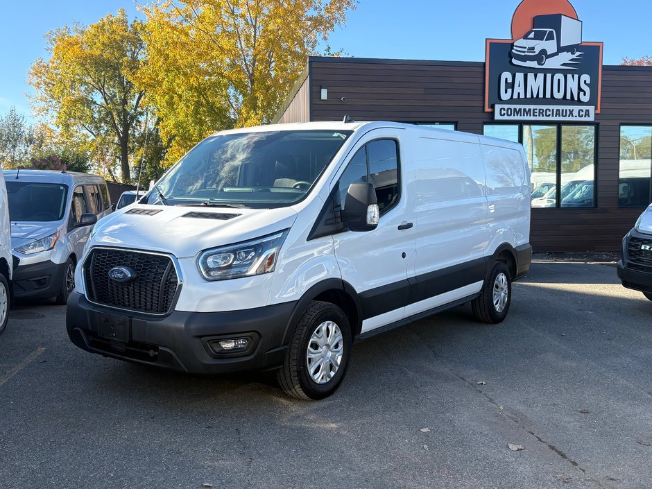 2023 Ford Transit Cargo Van T-250 Low Roof 130' in Saint-Sulpice, Quebec