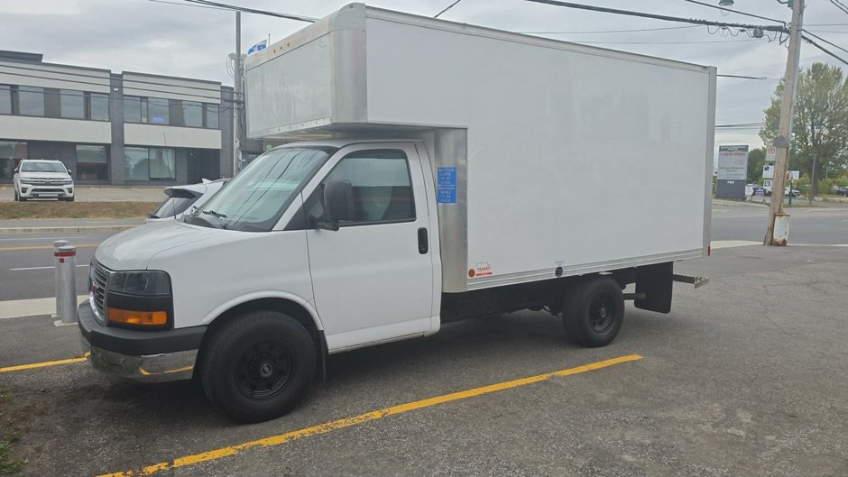 GMC Savana Commercial Cutaway 3500 Cube 12' 2017 à Saint-Sulpice, Québec