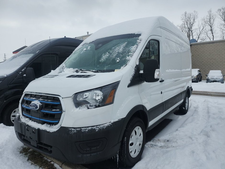 Ford E-Transit Cargo Van High Roof 148' 2023 à Repentigny, Québec