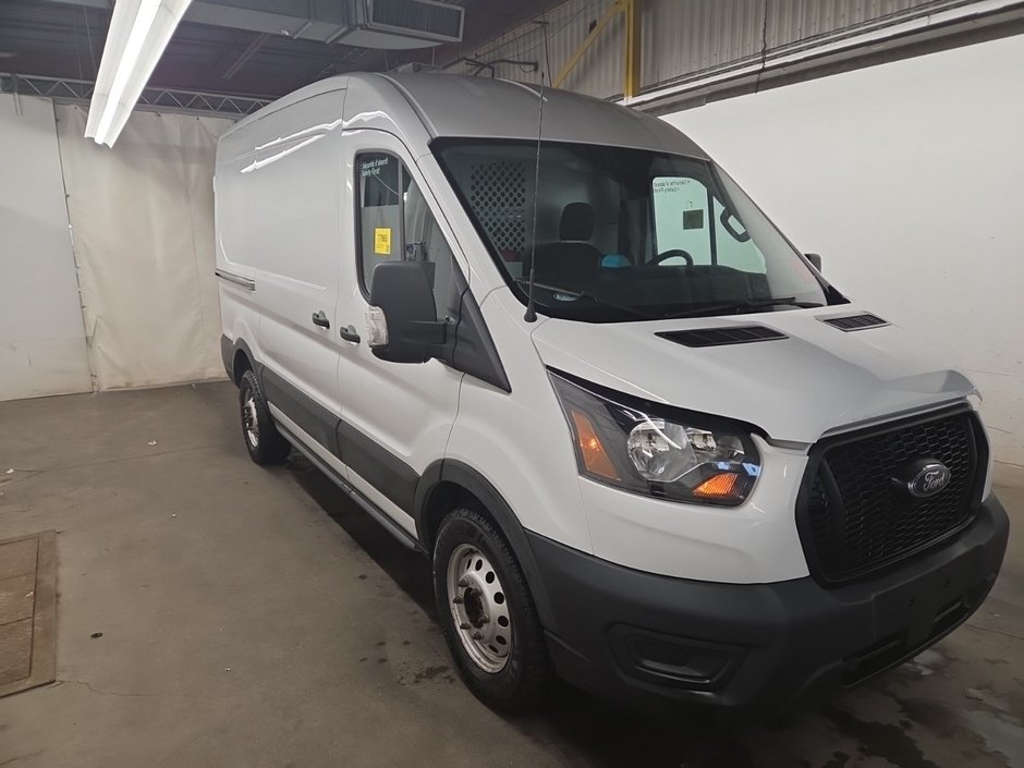 2021 Ford Transit Cargo Van T-150 Medium Roof 130' AWD in Saint-Sulpice, Quebec