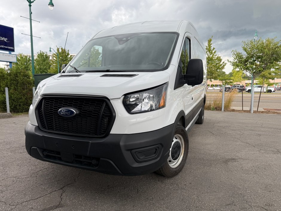 2022 Ford Transit Cargo Van T-250 Medium Roof 130’ in Saint-Sulpice, Quebec