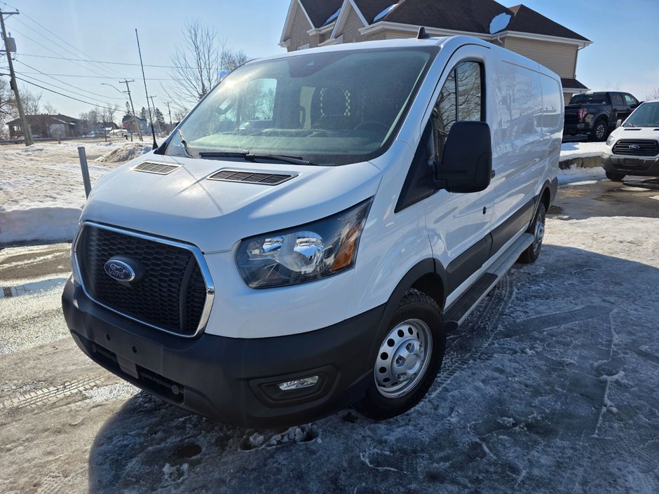 2023 Ford Transit Cargo Van T-250 Low Roof 130' AWD in Repentigny, Quebec