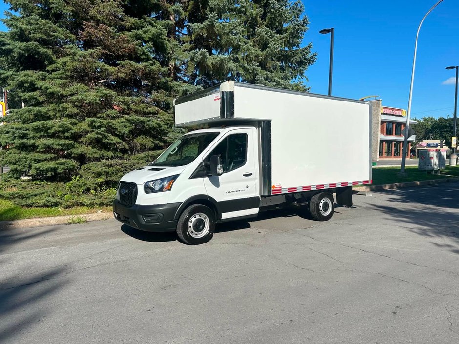 Ford Transit Chassis Cab T-250 Cube 12' 2023 à Repentigny, Québec
