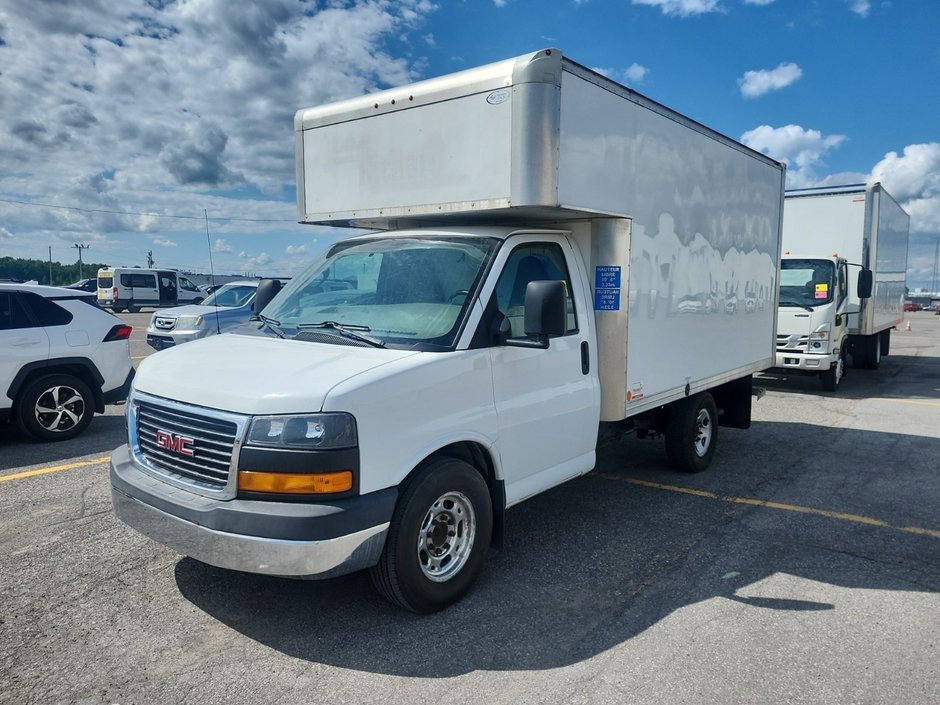 2017 GMC Savana Commercial Cutaway 3500 Cube 14' in Repentigny, Quebec