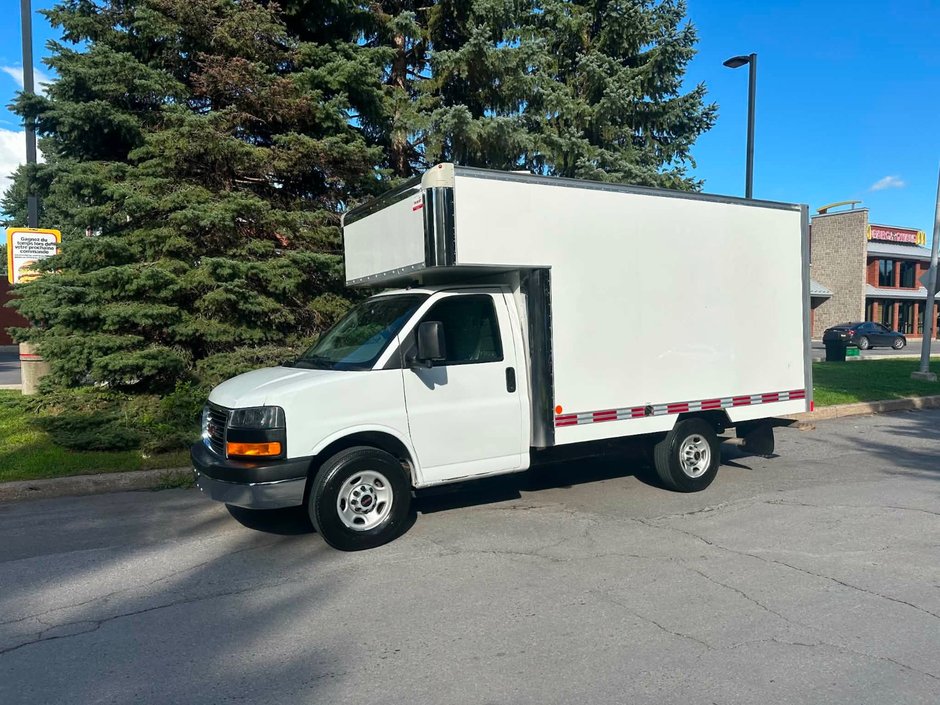 GMC Savana Commercial Cutaway 3500 Cube 14' 2023 à Repentigny, Québec