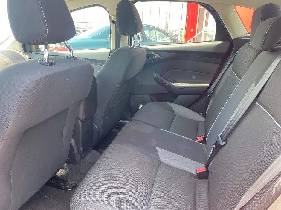 2012 Ford Focus SE-4