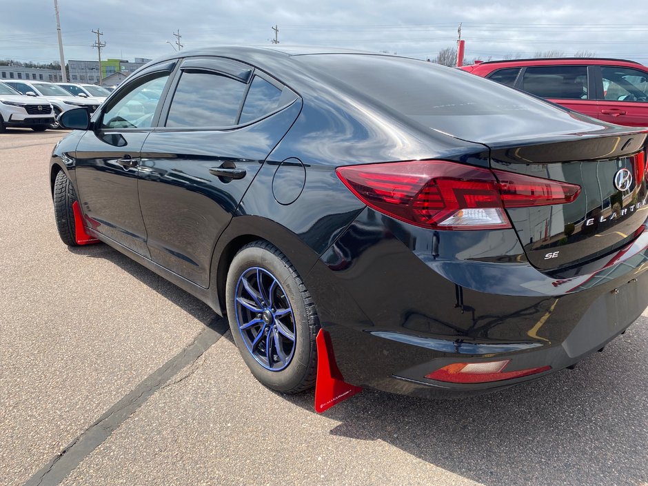 Hyundai Elantra Essential 2020-3