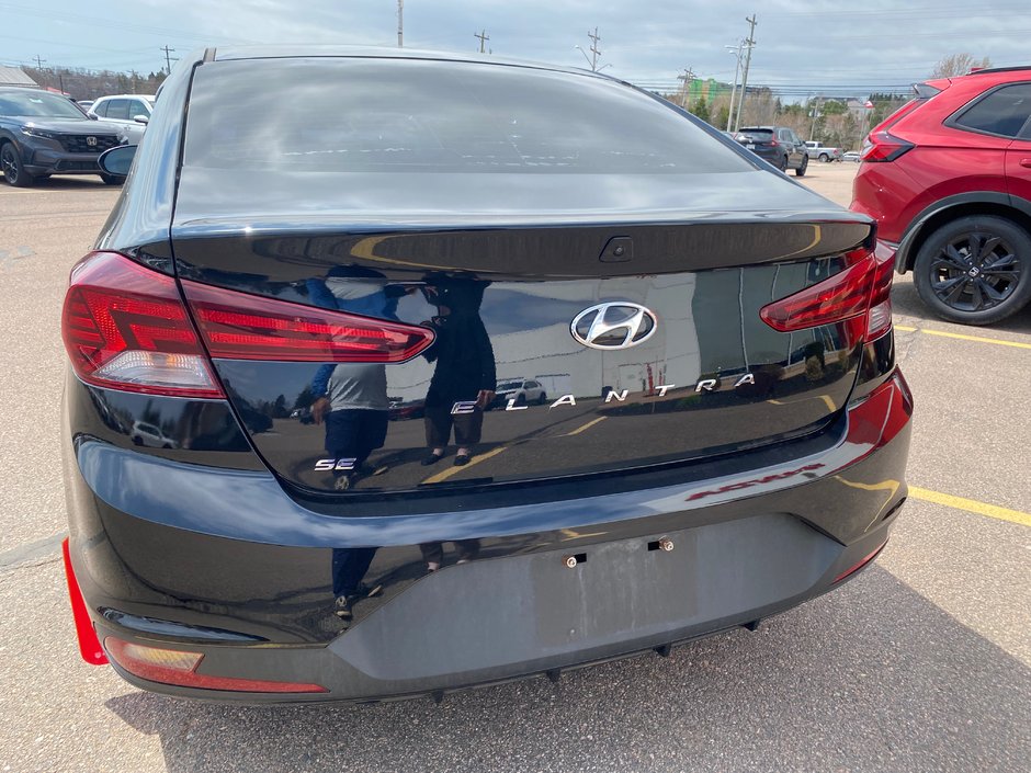 Hyundai Elantra Essential 2020-6
