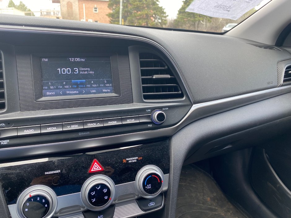 Hyundai Elantra Essential 2020-4