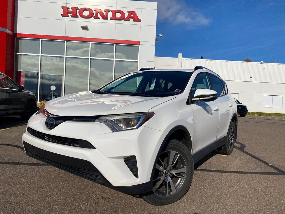 Toyota RAV4 LE 2018-0