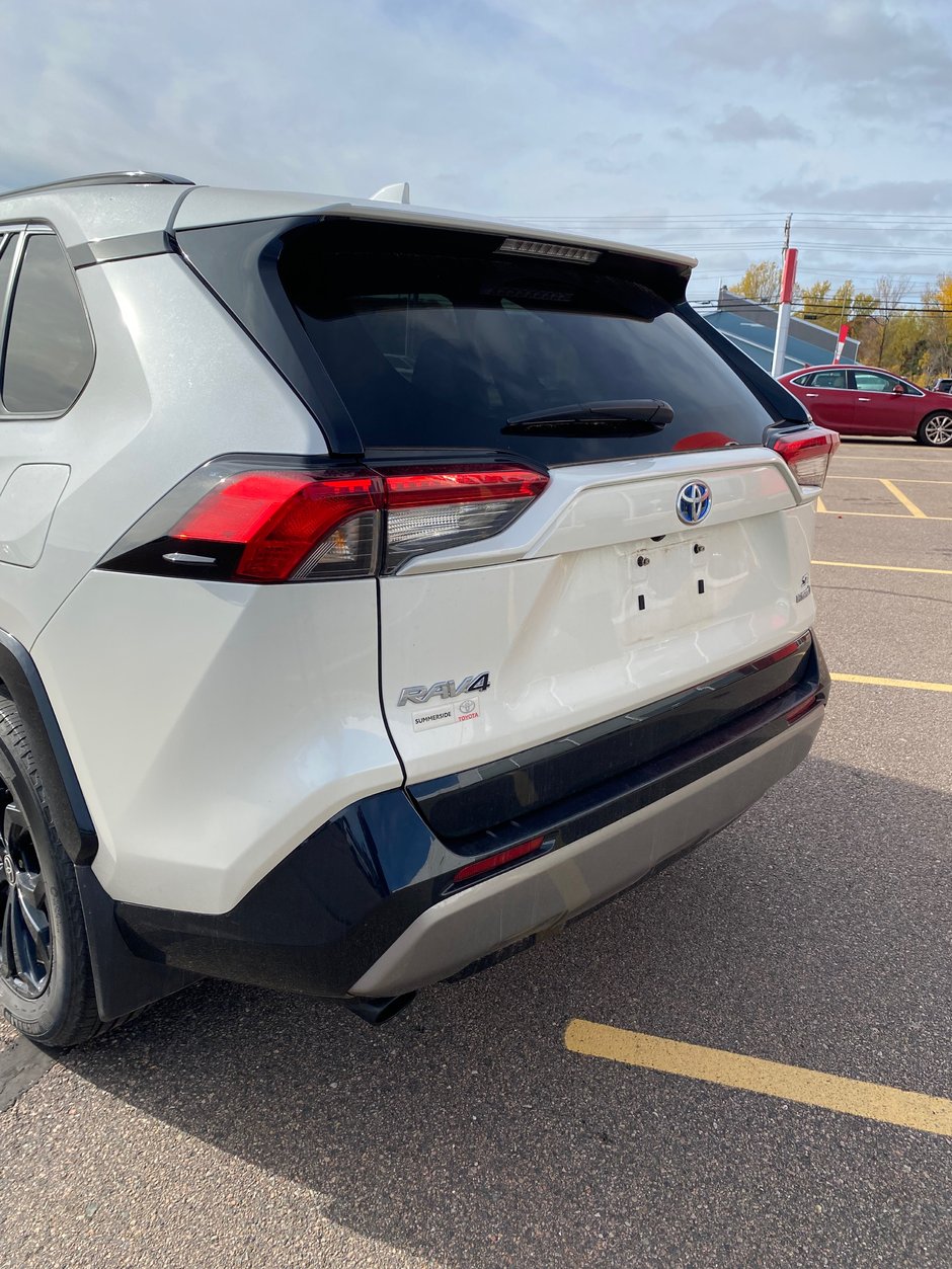 Toyota RAV4 Hybrid SE 2022-2