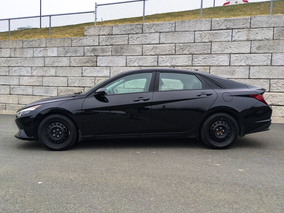 2022 Hyundai Elantra Essential