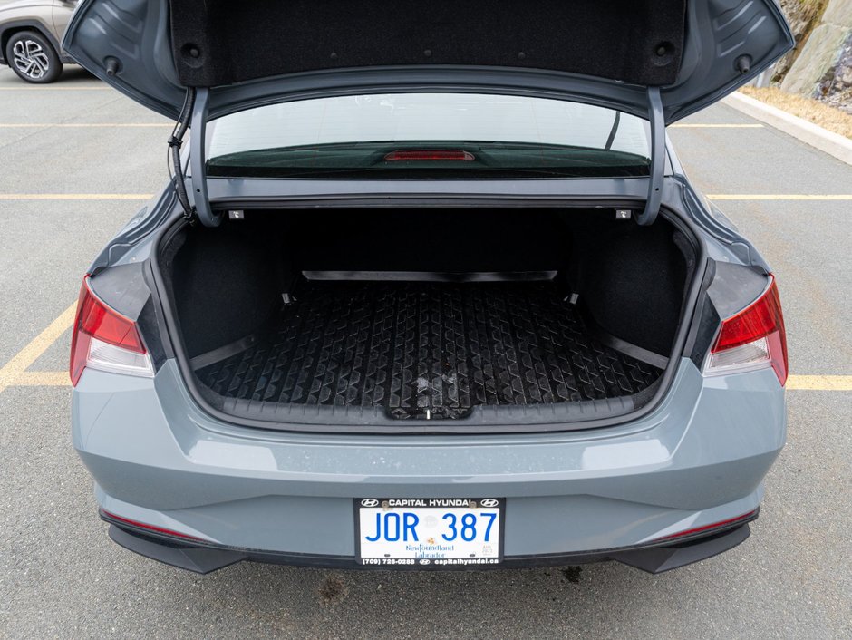 2022 Hyundai Elantra Preferred