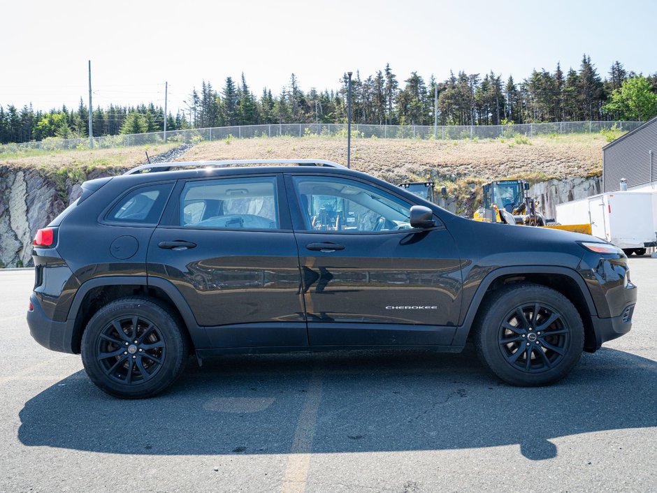2016 Jeep Cherokee Sport