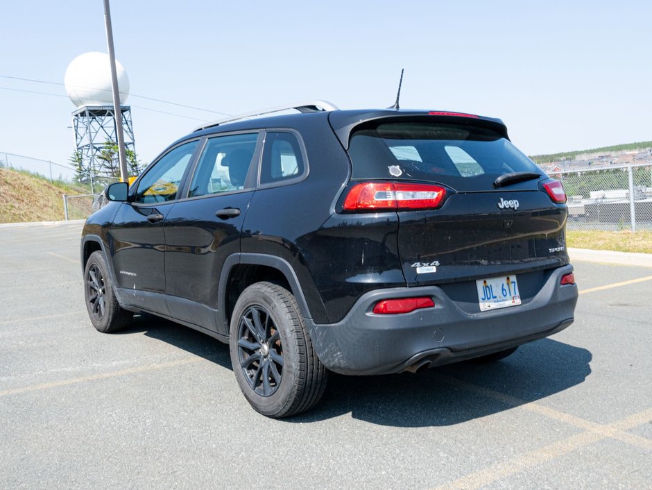 2016 Jeep Cherokee Sport