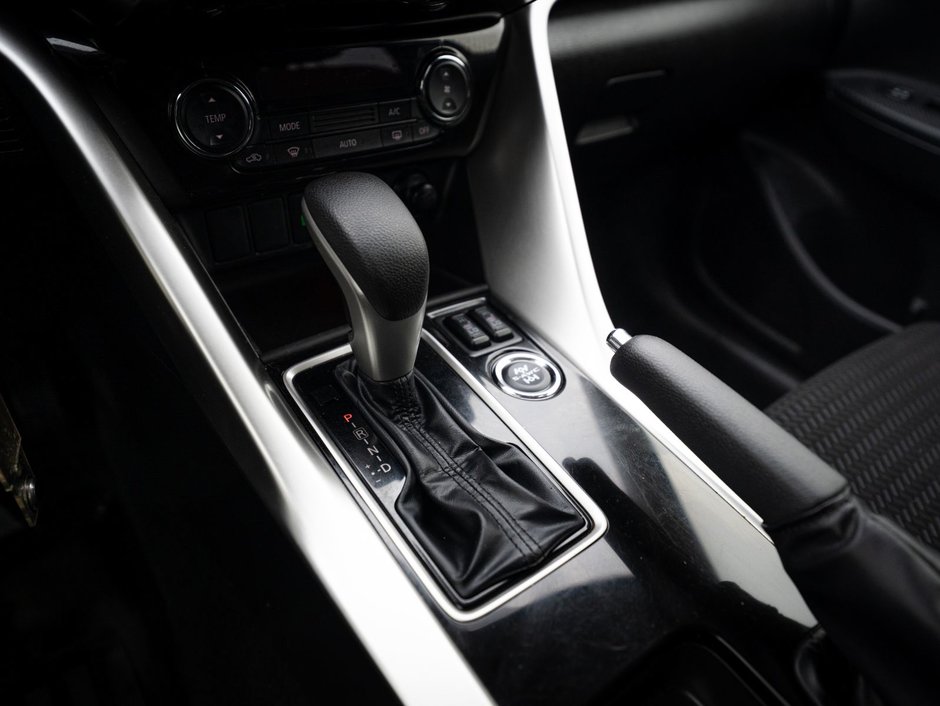 2022 Mitsubishi ECLIPSE CROSS ES
