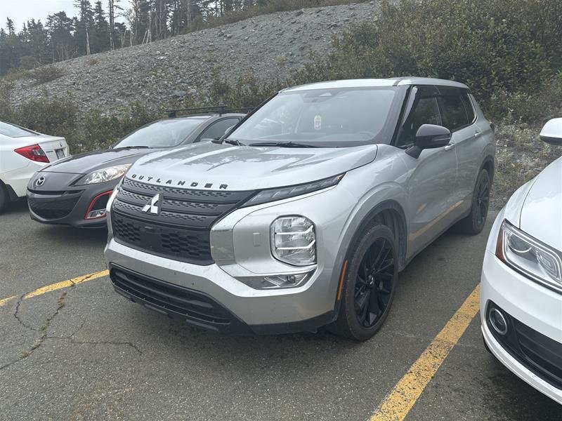 2023 Mitsubishi Outlander NOIR