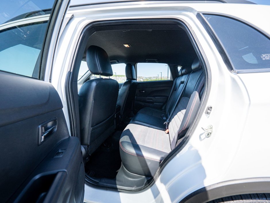 2022 Mitsubishi RVR LE