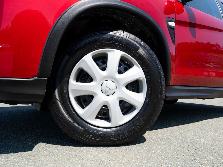 2023 Mitsubishi RVR ES