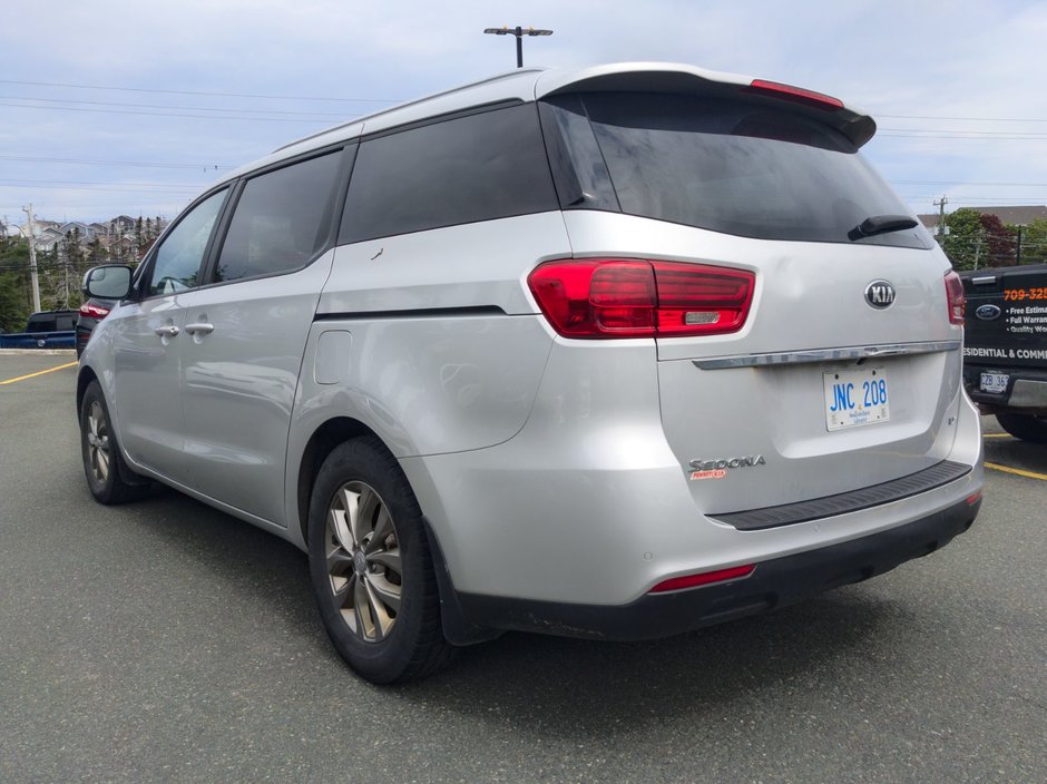 2021 Kia Sedona LX