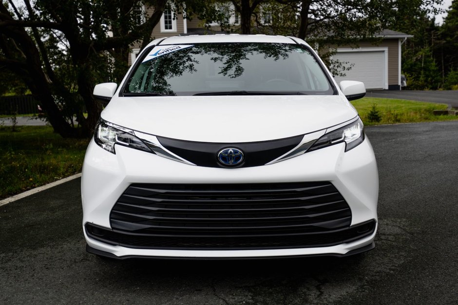 2022 Toyota Sienna LE