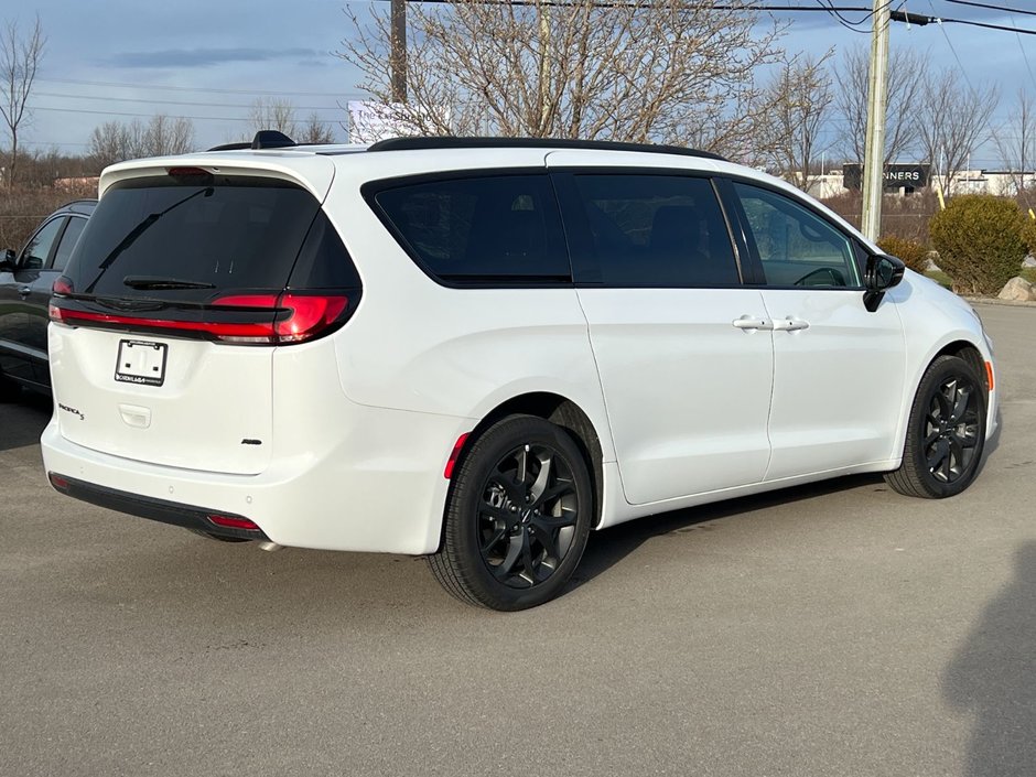 Chrysler Pacifica Touring-L 2024-2