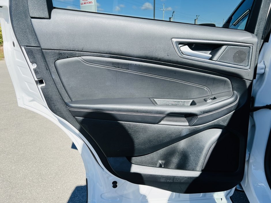 2024 Ford Edge Titanium-38