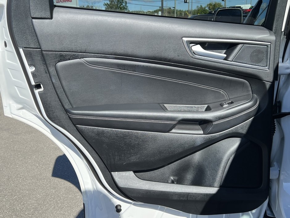 2024 Ford Edge Titanium-37